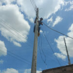 En Riohacha, hombre fue capturado al ser sorprendido manipulando ilegalmente redes eléctricas