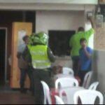 En flagrancia fue capturado un hombre en Riohacha cuando intentaba hacer una conexión ilegal a la re...