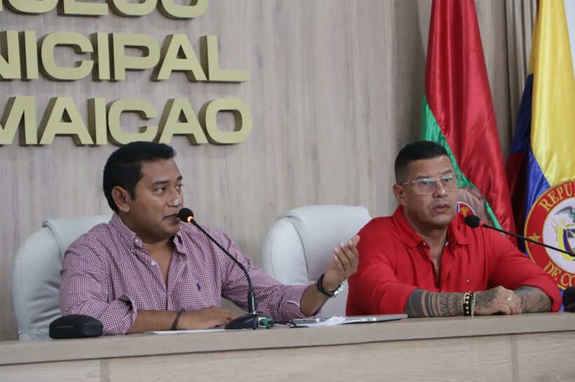 Luego de un intenso diálogo con un grupo de maestros de zona rural, alcalde de Maicao anuncia el fin del bloqueo al C.A.M